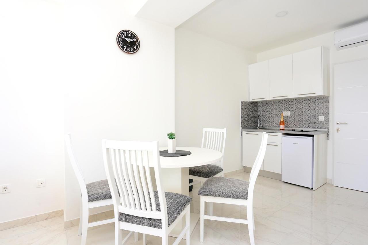Family Friendly Apartments With A Swimming Pool Zivogosce - Porat, Makarska - 18150 Buitenkant foto