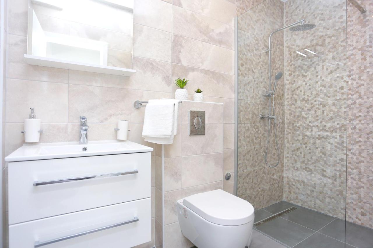 Family Friendly Apartments With A Swimming Pool Zivogosce - Porat, Makarska - 18150 Buitenkant foto