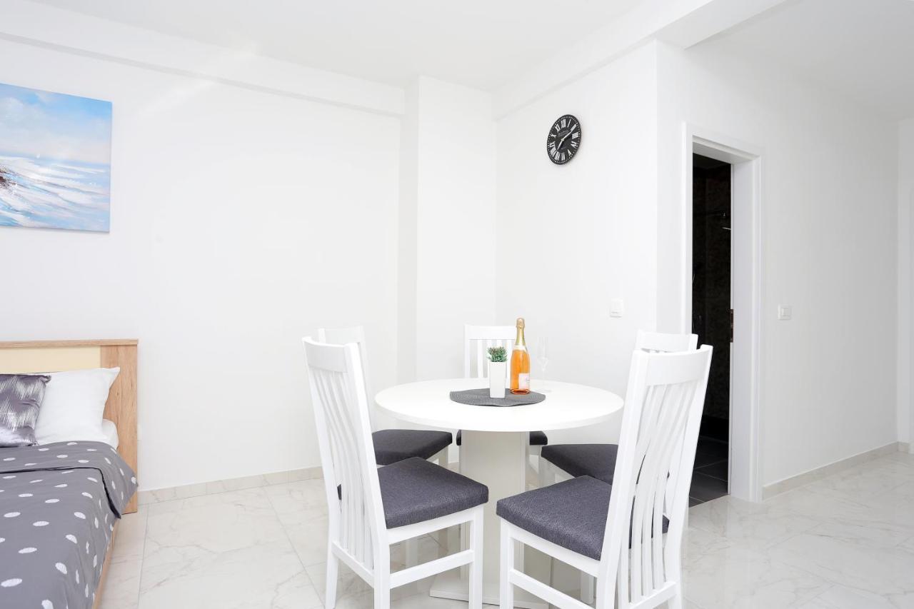 Family Friendly Apartments With A Swimming Pool Zivogosce - Porat, Makarska - 18150 Buitenkant foto