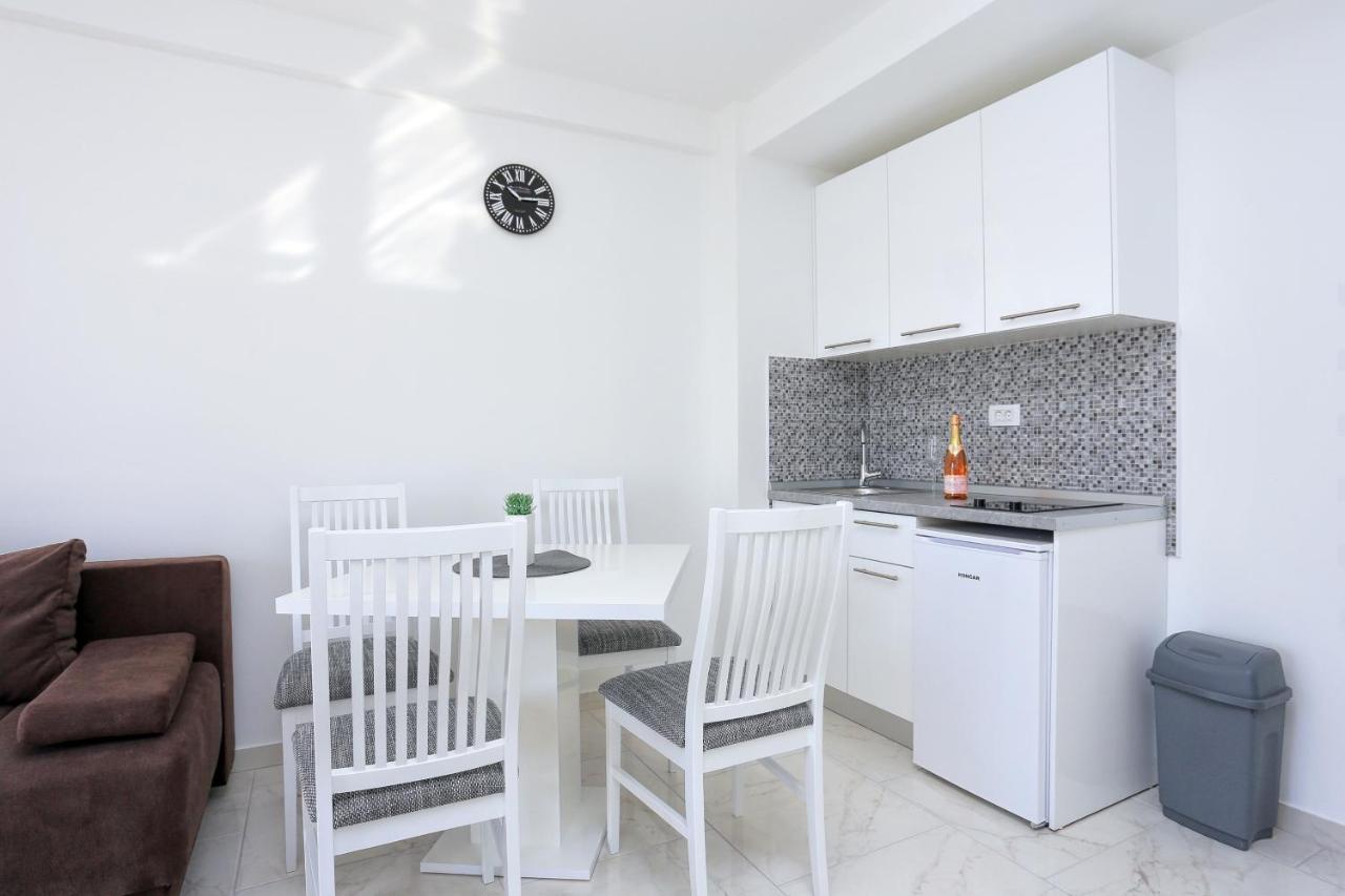 Family Friendly Apartments With A Swimming Pool Zivogosce - Porat, Makarska - 18150 Buitenkant foto