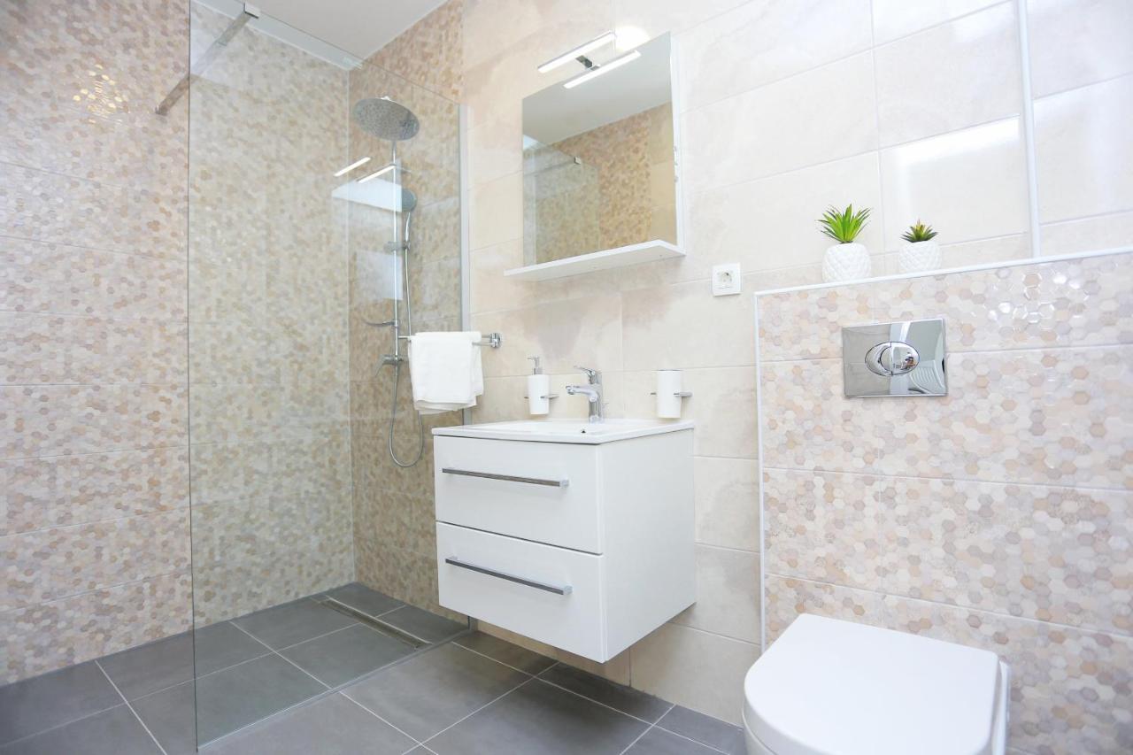 Family Friendly Apartments With A Swimming Pool Zivogosce - Porat, Makarska - 18150 Buitenkant foto